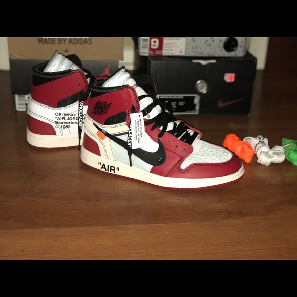 Off White x Jordan 1 Chicago